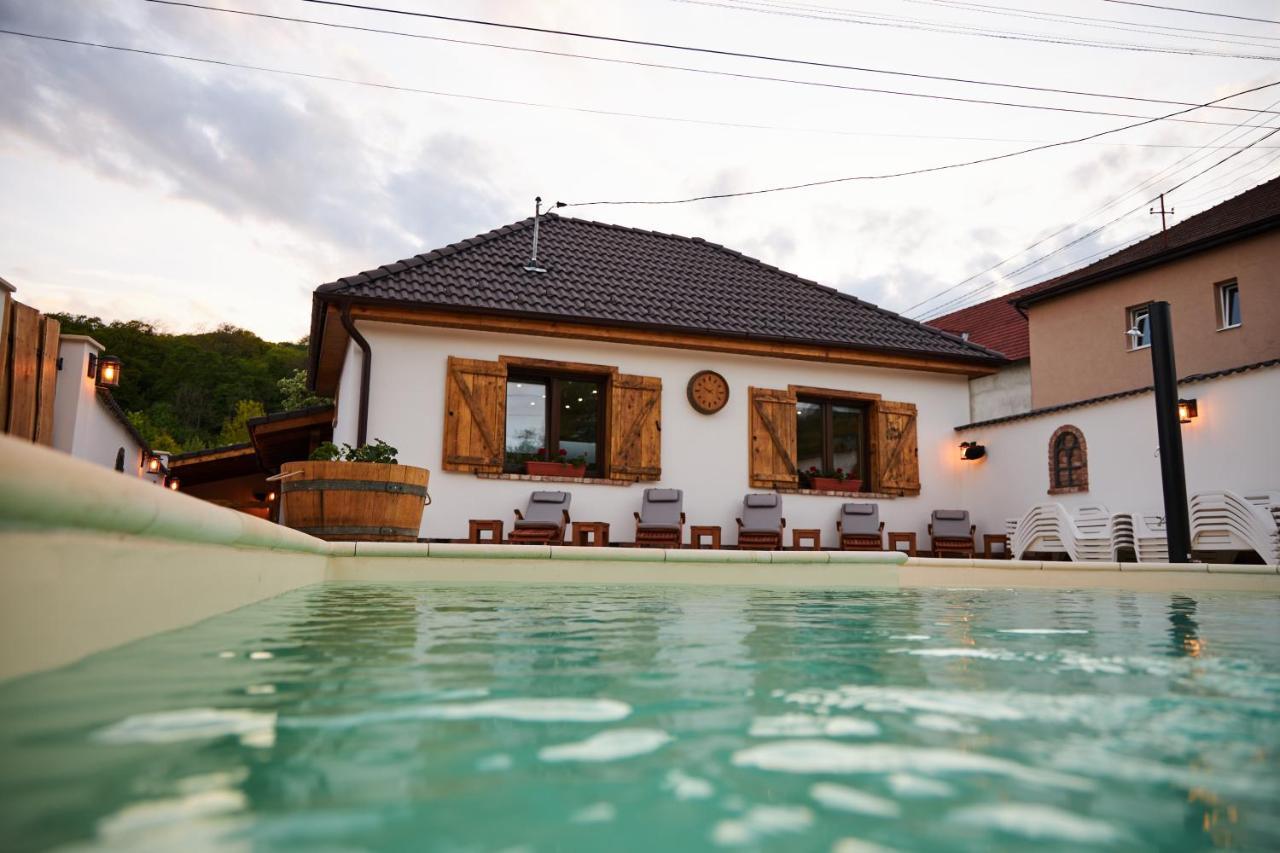 Complex Butoaiele Transilvaniei - Cazare & Spa - Natura - Relaxare Medias Ngoại thất bức ảnh
