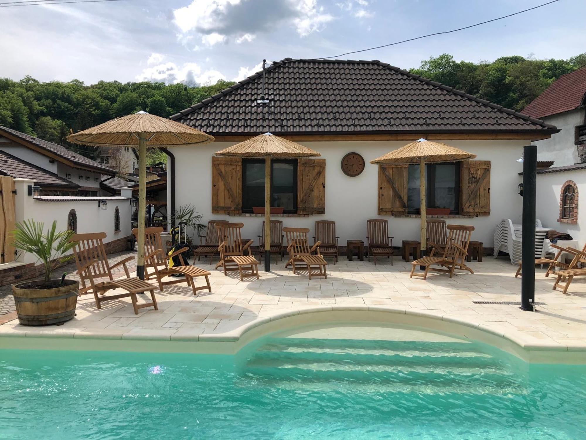 Complex Butoaiele Transilvaniei - Cazare & Spa - Natura - Relaxare Medias Ngoại thất bức ảnh